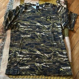 PUMA X XO CAMO GRAPHIC OVER SIZED T-SHIRT THE WEEKND